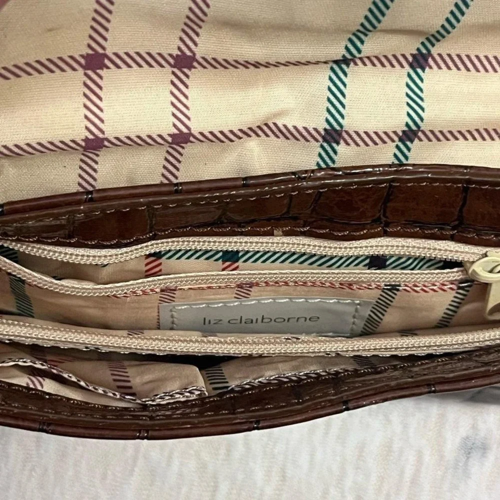 Liz Claiborne Brown Croc Embossed Patent Leather Wristlet Clutch‎ Purse Bag